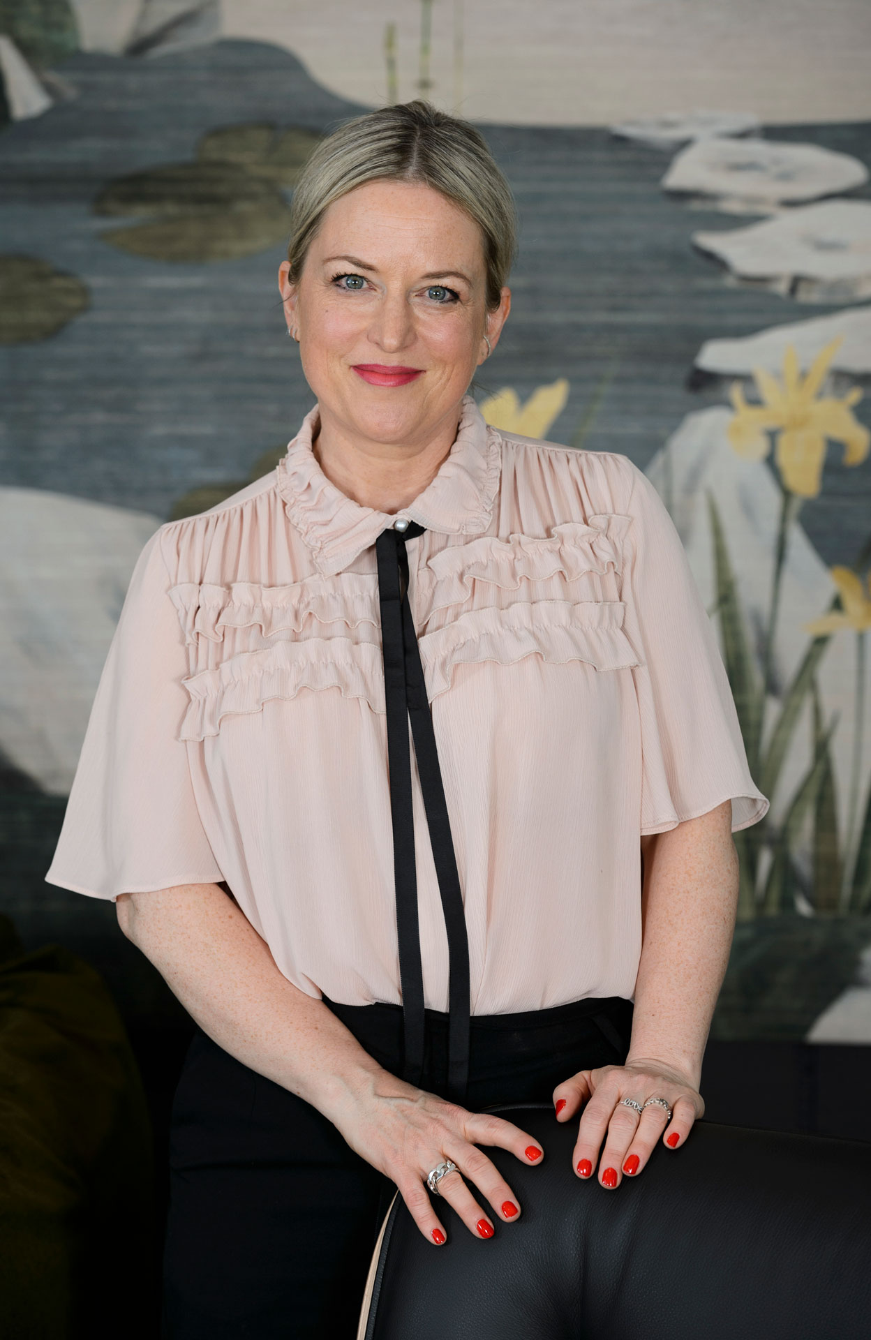 Portraitaufnahme von Apothekerin und Hormoncoach Ann-Katrin Pause in Farbe